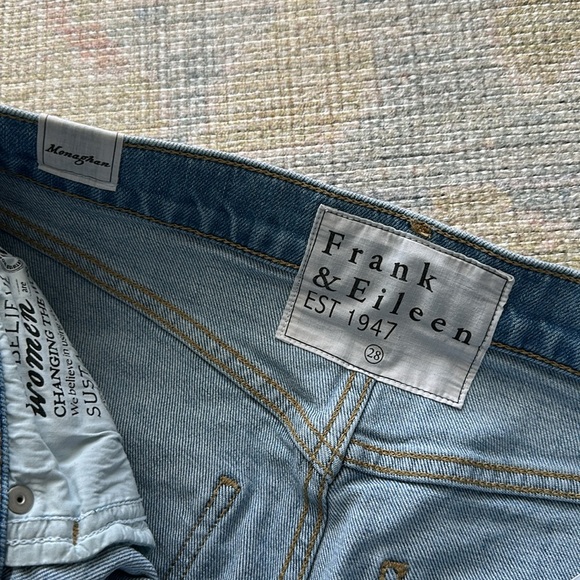 Frank & Eileen Monaghan High Rise Mom Jeans - Light Wash - Size 6/28 - Picture 2 of 5